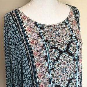 EUC lovely patterned top!
